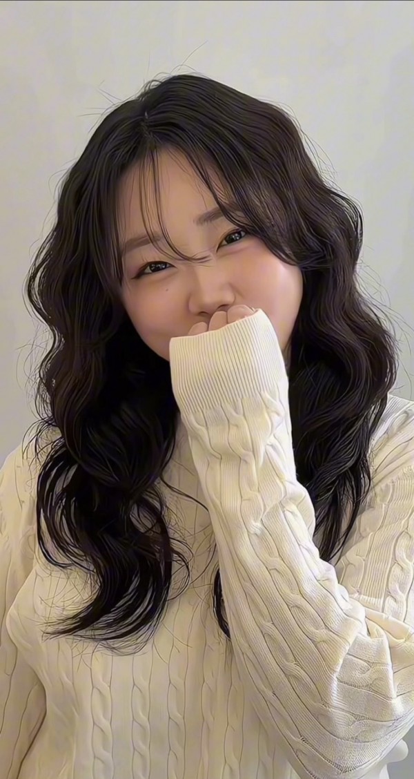 성신여대 미용실 살롱드바이퍼스트 은비 젤리펌 스타일 시술후 웃는 모습