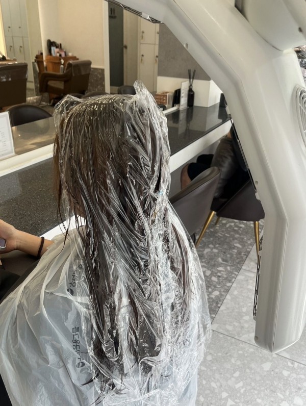 성신여대 미용실 살롱드바이퍼스트 은비 젤리펌 스타일 시술중3