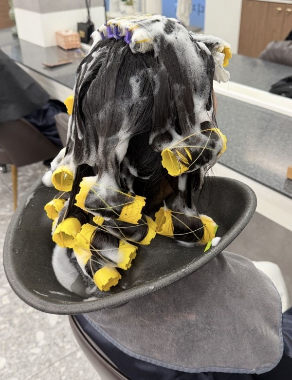 성신여대 미용실 뿌리볼륨 레이어드 C컬펌 시술중5