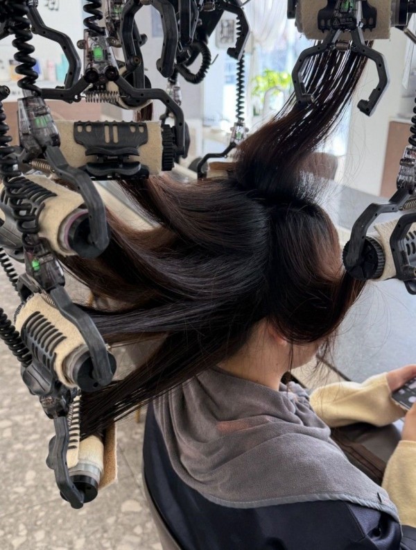 성북구 미용실 살롱드바이퍼스트 은비 굵은웨이브펌 시술중2