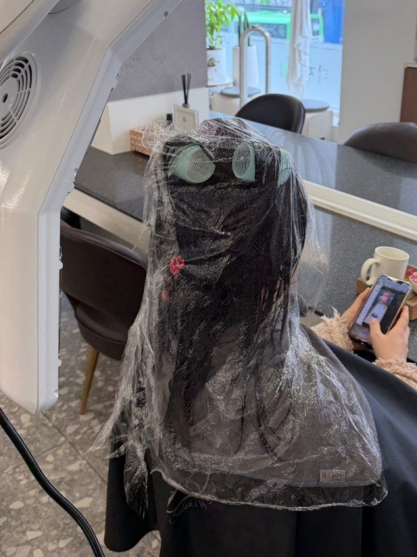 성북구미용실 살롱드바이퍼스트 은비 사랑스러운 무드를 담은 긴머리펌 젤리펌 시술중2