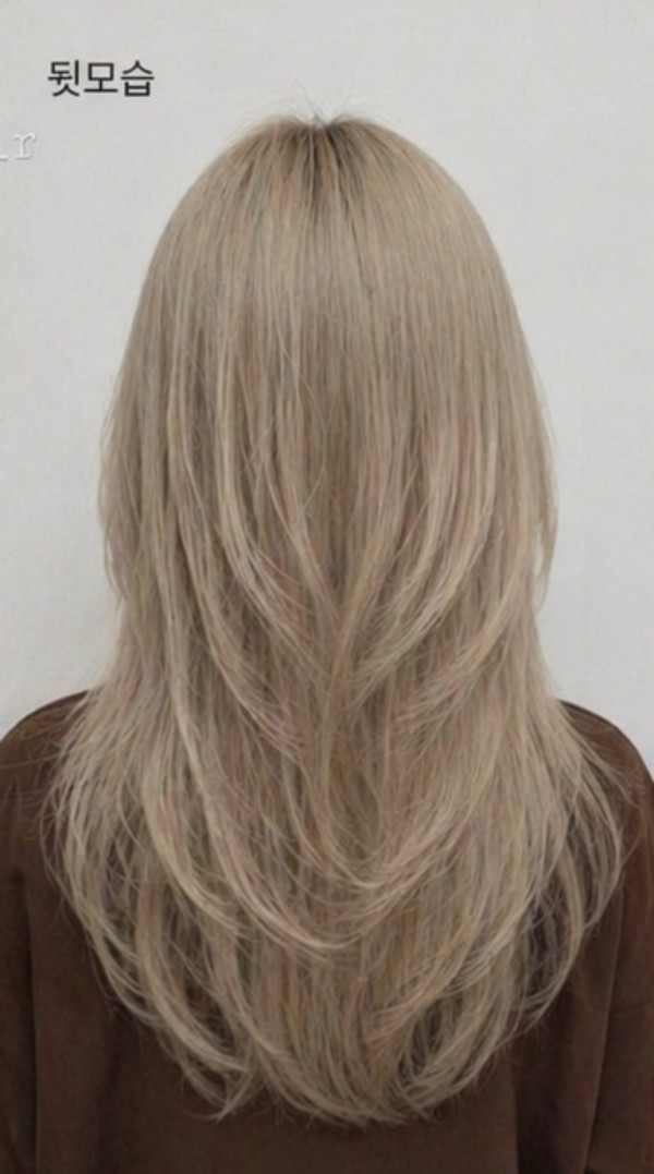 긴머리 레이어드컷 브론드 탈색 염색3