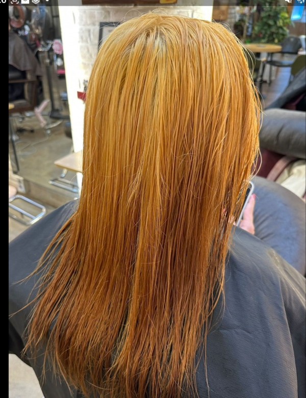 성신여대 미용실 백금발 애쉬블론드 시술중4