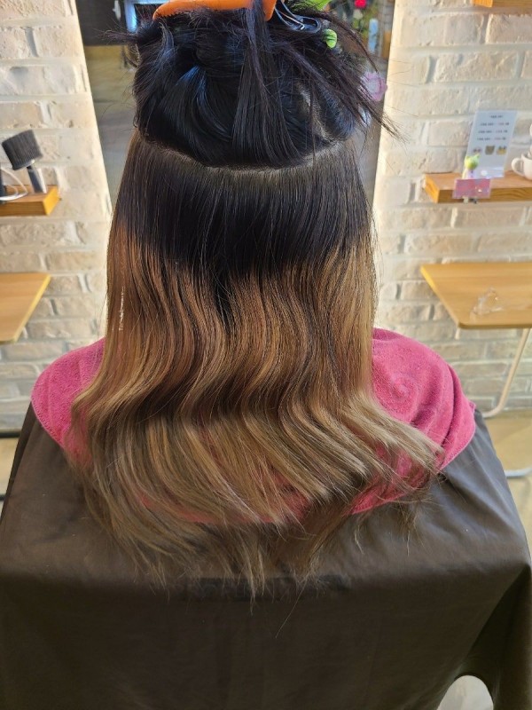 성신여대 미용실 투톤 탈색 핑크염색 시술중