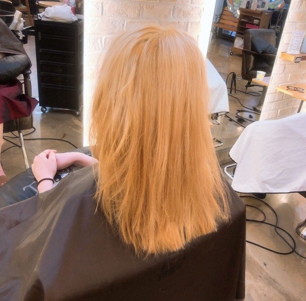 성신여대 미용실 애쉬금발스타일 시술중4