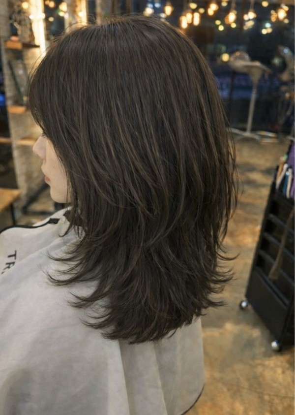 성신여대 미용실 단발레이어드 볼륨매직 시술중