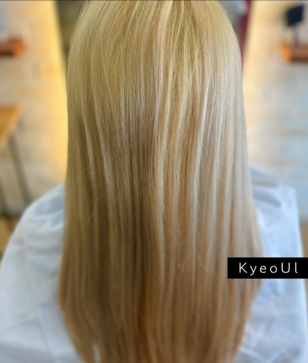 성신여대 미용실 백금발 애쉬블론드 시술중2