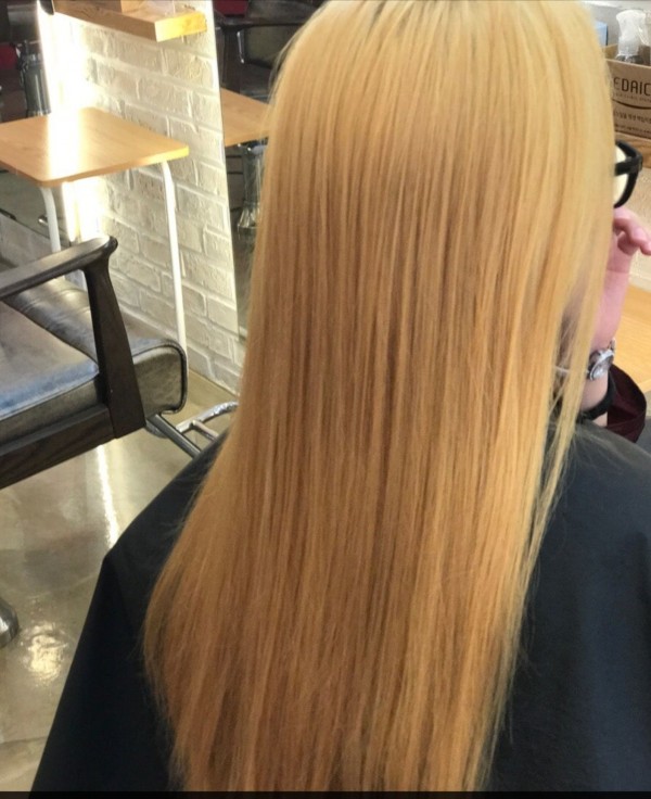 성신여대 미용실 애쉬핑크컬러 시술중