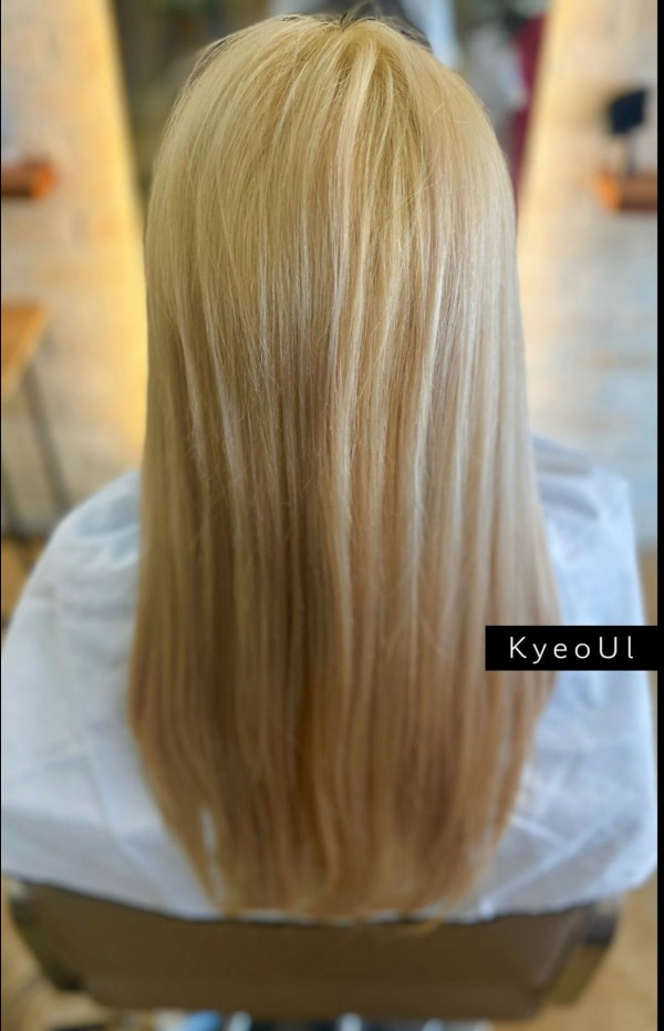 성신여대 미용실 백금발 애쉬블론드 시술중1