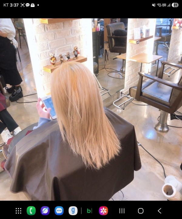 성신여대 미용실 백금발 스타일 시술중2